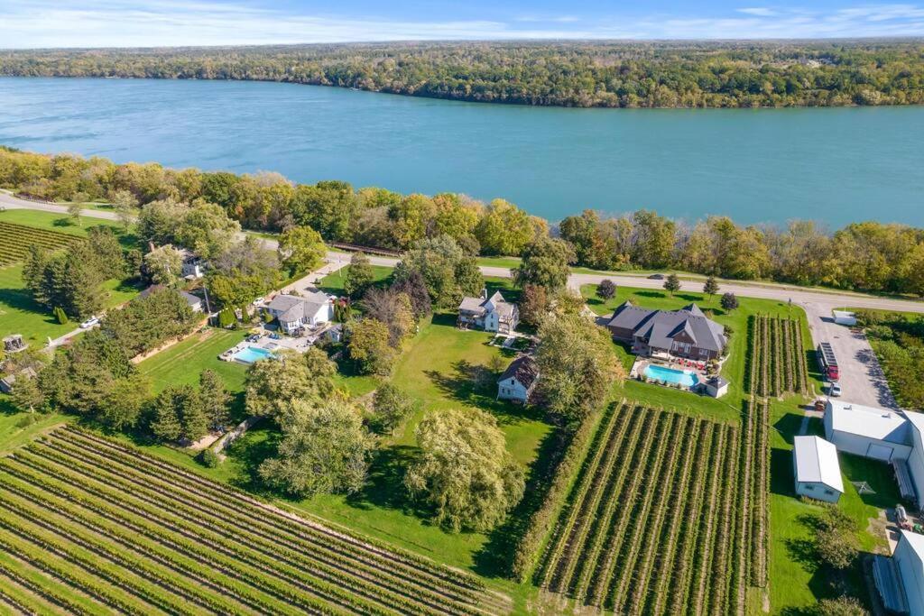 Waterfront Niagara-On-The-Lake Farmhouse On A Vineyard Villa Exterior foto